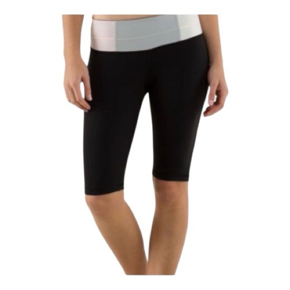 Lululemon Reverse Groove Short